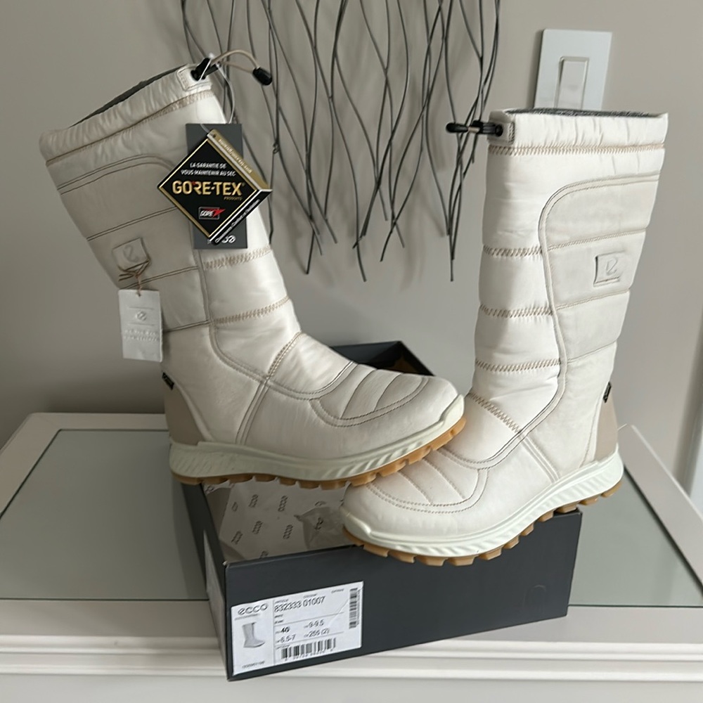 Ecco Gortex white boots.